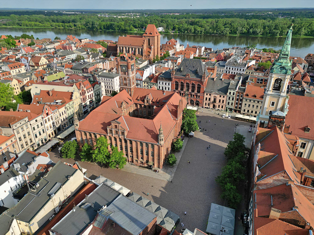 Torun_rynek_staromiejski_(2)